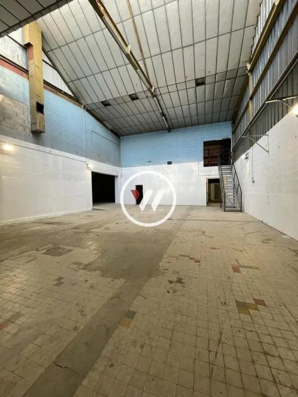 Location Local d'activités 681 m²