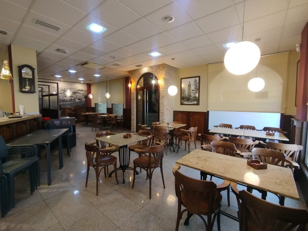 Retail in Quintanar de la Orden, Toledo to rent Primary Photo- Image 1 of 3