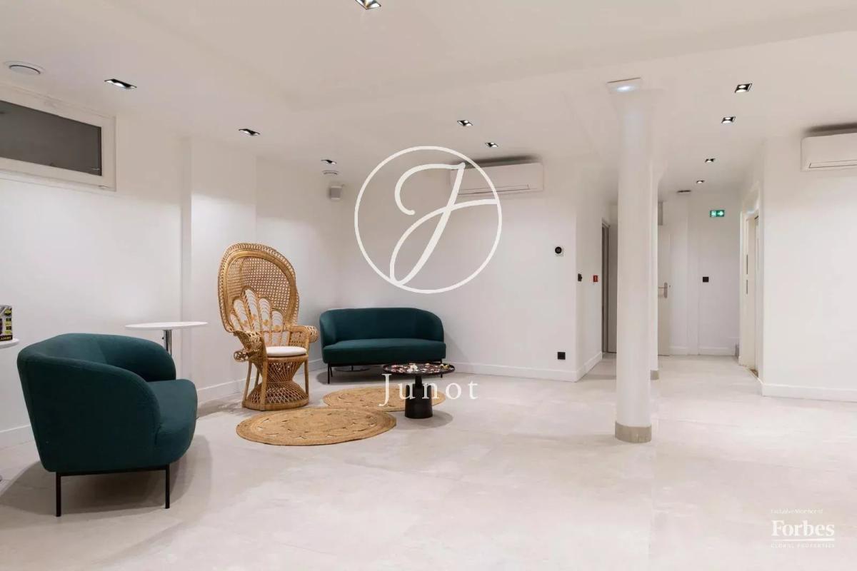 Office in Paris 17Eme for sale Interior Photo- Image 1 of 9