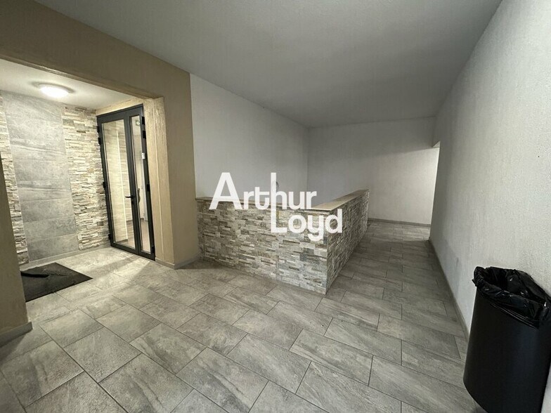 Office in Draguignan for sale - Lobby - Image 3 of 4