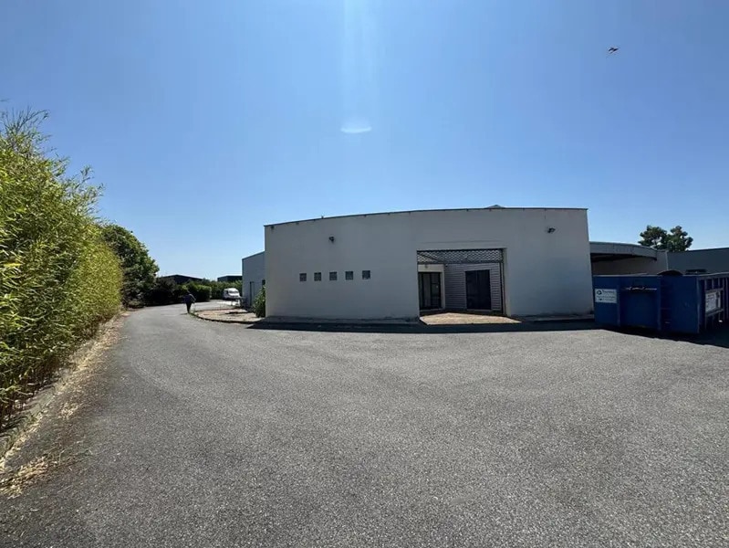 Vente Entrepôt 692 m² - Photo 1