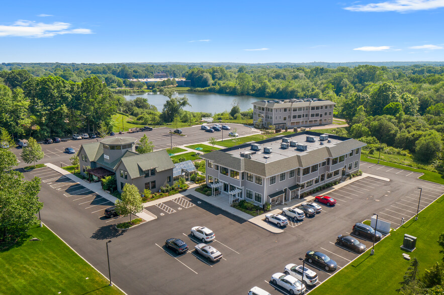 350 Goose Ln, Guilford, CT for rent - Building Photo - Image 3 of 9