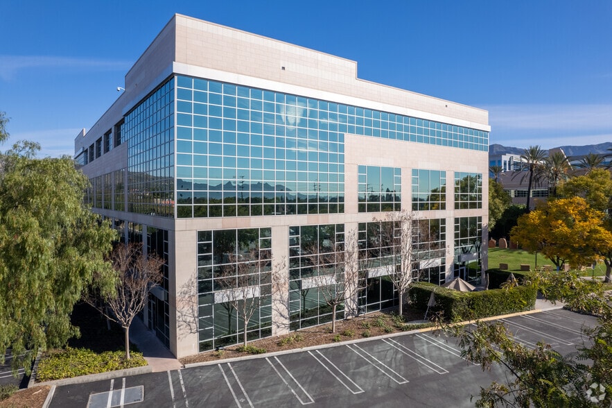 2400 Empire Ave, Burbank, CA for sale - Primary Photo - Image 1 of 15