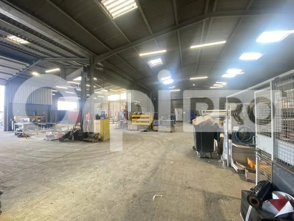 Vente Local d'activités 1 600 m² - Photo 1
