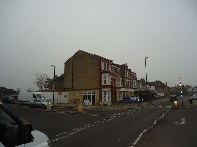 604 Green Lanes, London to rent - Building Photo - Image 3 of 11