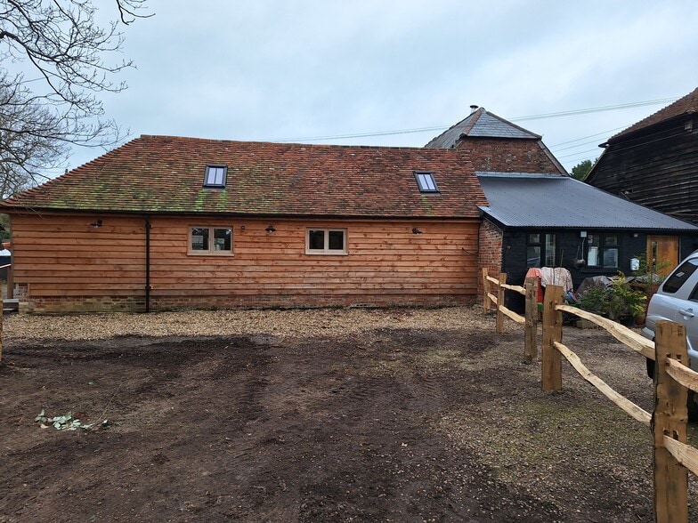 Castle Ln, West Grinstead to rent - Building Photo - Image 3 of 8