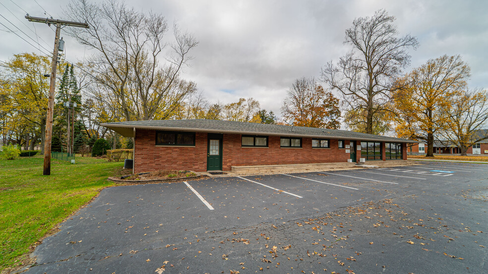 705 N Main St, Kouts, IN for sale - Primary Photo - Image 1 of 12