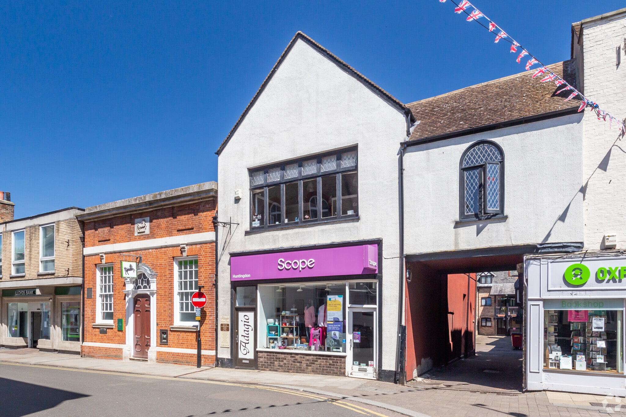 100 High St, Huntingdon for sale Primary Photo- Image 1 of 9