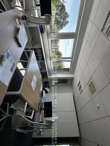 Office in Strasbourg to rent - Building Photo - Image 2 of 11