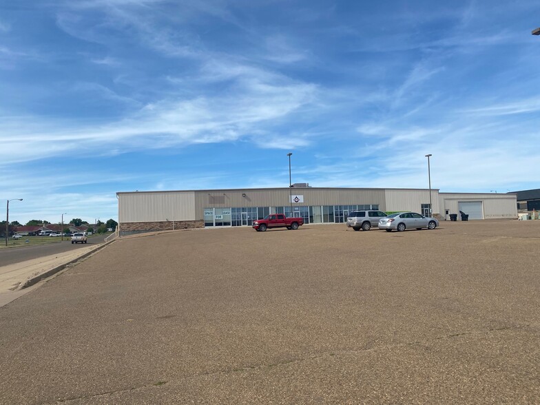 528 21st St W, Dickinson, ND for sale - Primary Photo - Image 1 of 1