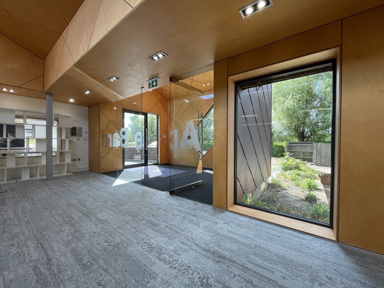 Hythe Rd, Smeeth to rent - Building Photo - Image 3 of 18