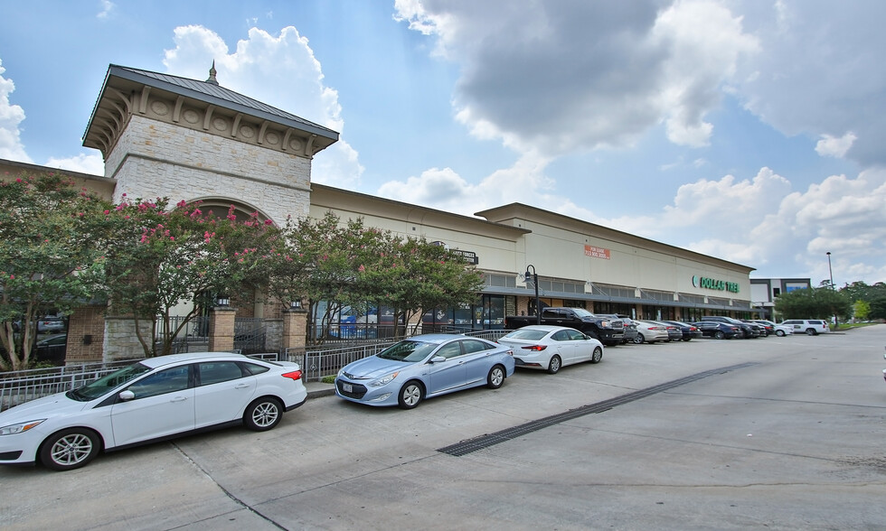 2105-2129 W Davis St, Conroe, TX for rent - Building Photo - Image 1 of 18