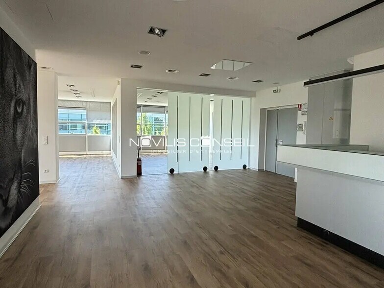 Office in Labège to rent - Interior Photo - Image 1 of 7