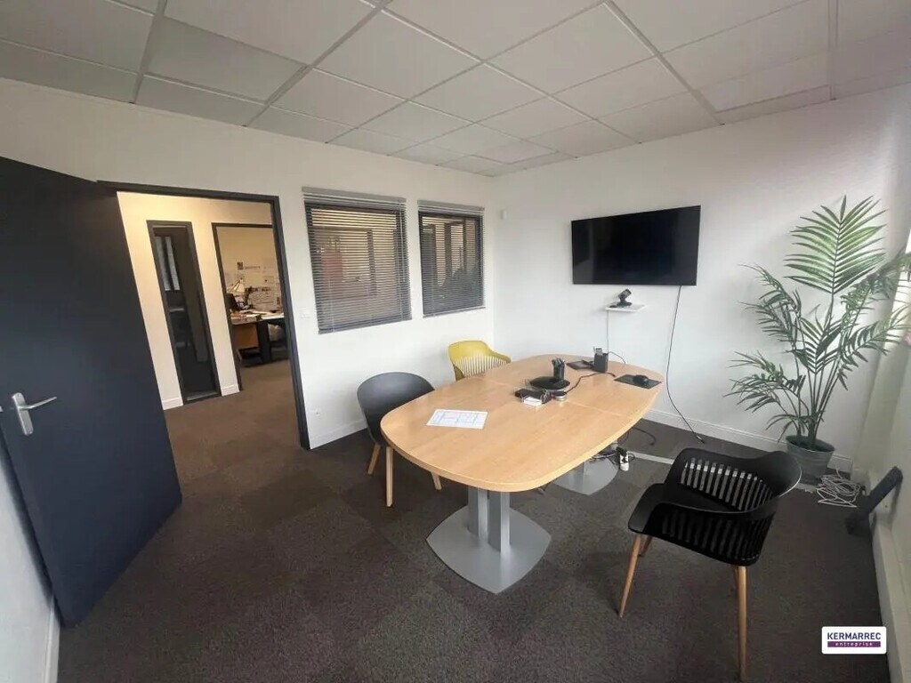 Location Bureaux 100 m² - Photo 1