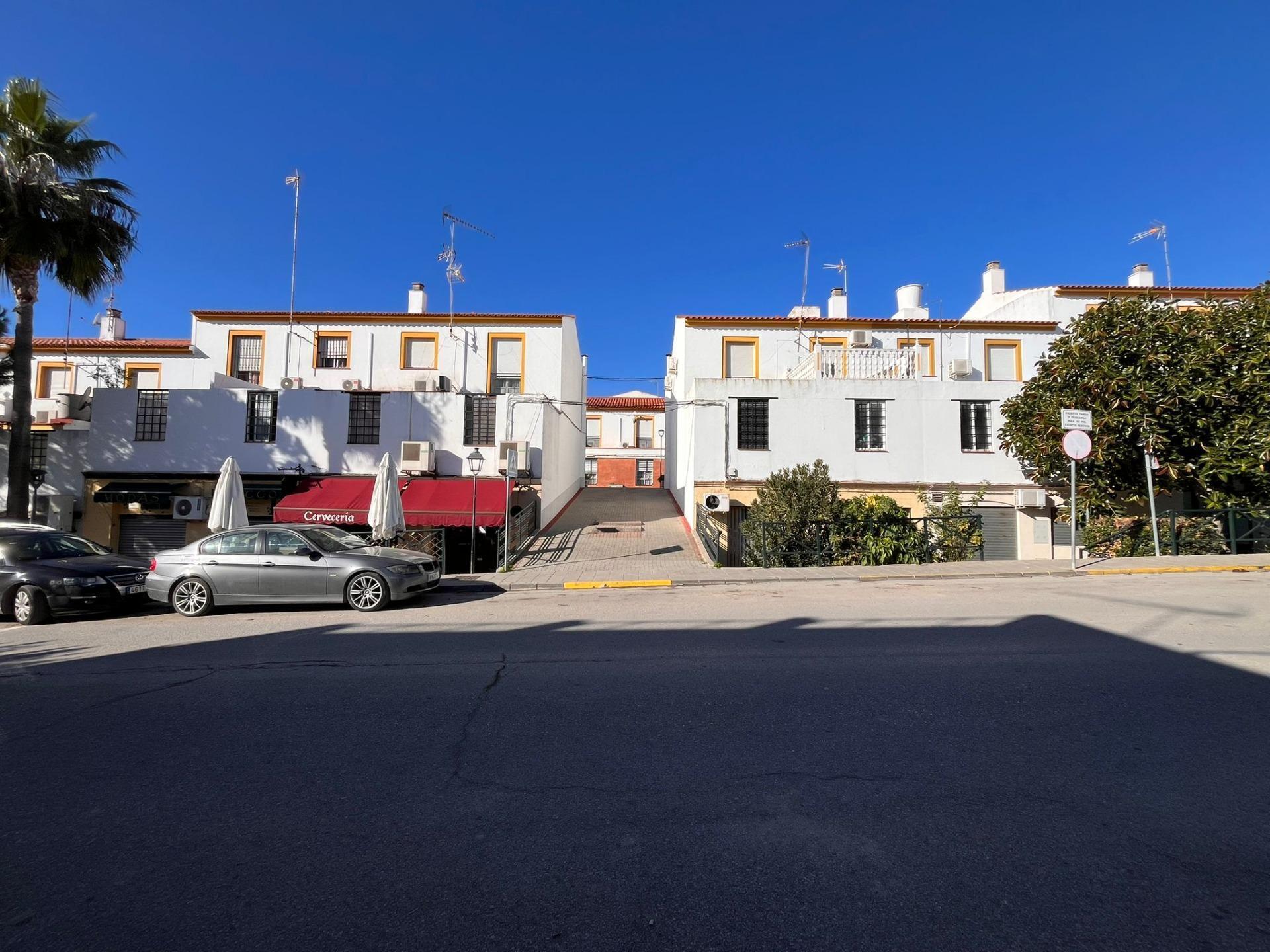 Retail in Montellano for sale Building Photo- Image 1 of 18