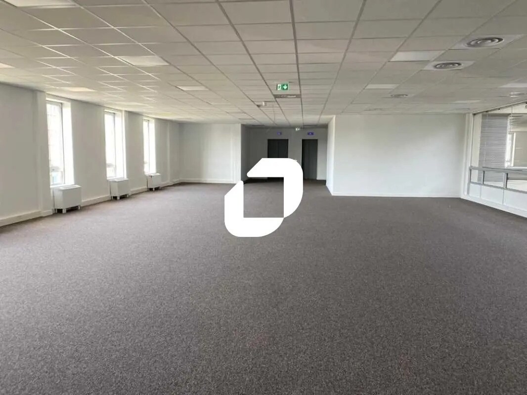 Office in Cergy to rent Interior Photo- Image 1 of 11