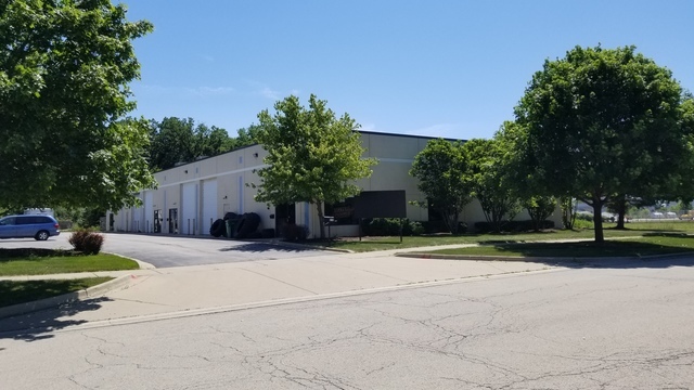 210 Commercial Dr, Yorkville, IL for sale - Building Photo - Image 1 of 1