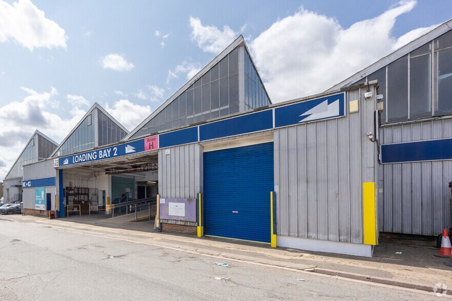 Kingsfield Clos, Northampton to rent - Building Photo - Image 1 of 3