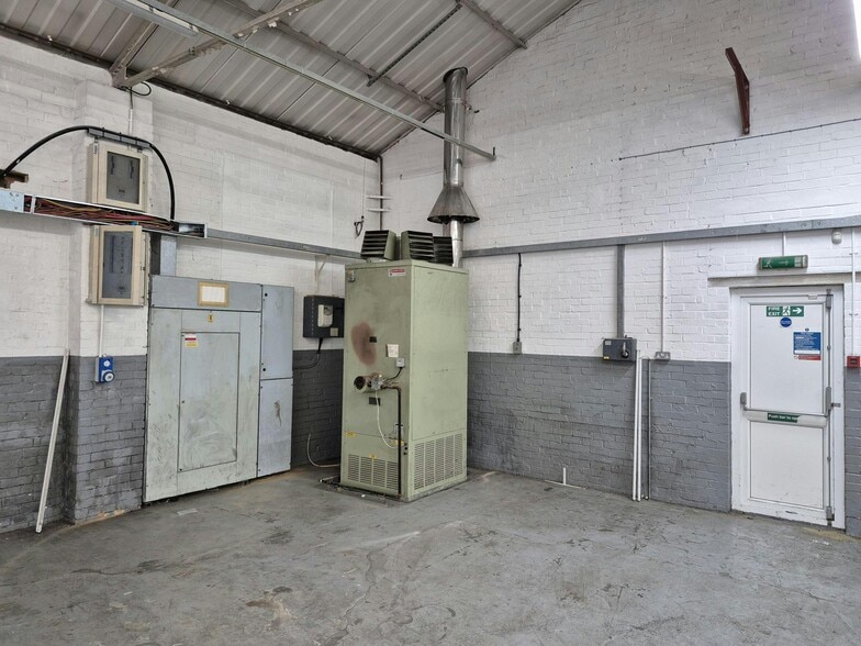 1 Wolterton Rd, Poole to rent - Building Photo - Image 2 of 8