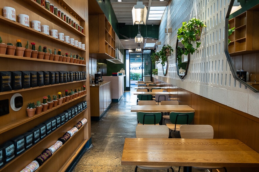 452-456 N Fairfax Ave, Los Angeles, CA to rent - Interior Photo - Image 3 of 11