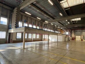 7 Rue André Sentuc, Vénissieux to rent Interior Photo- Image 2 of 6