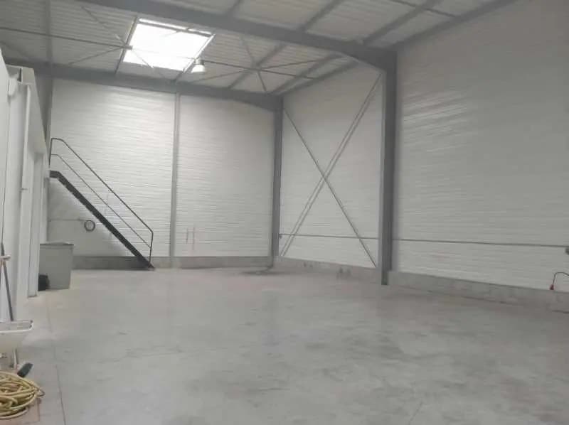 Location Local d'activités 276 m² - Photo 1