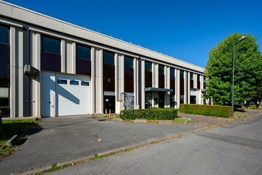 16 Avenue Du Québec, Villebon-sur-Yvette to rent - Building Photo - Image 1 of 4