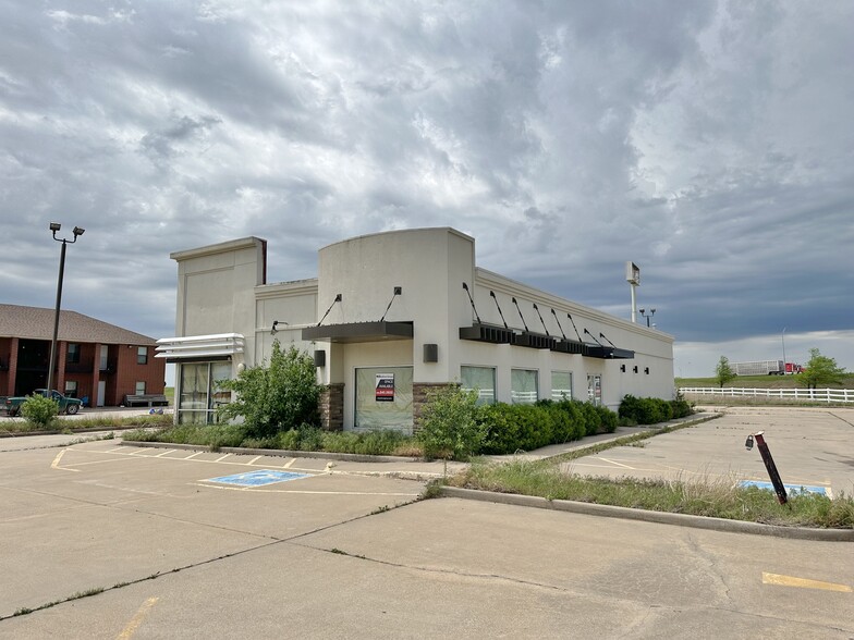 4505 W Doolin Ave, Blackwell, OK for rent - Building Photo - Image 1 of 6