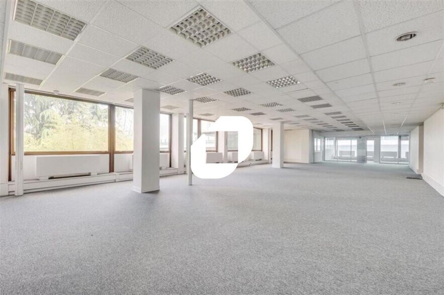 Office in Saint-Cloud to rent - Interior Photo - Image 1 of 17
