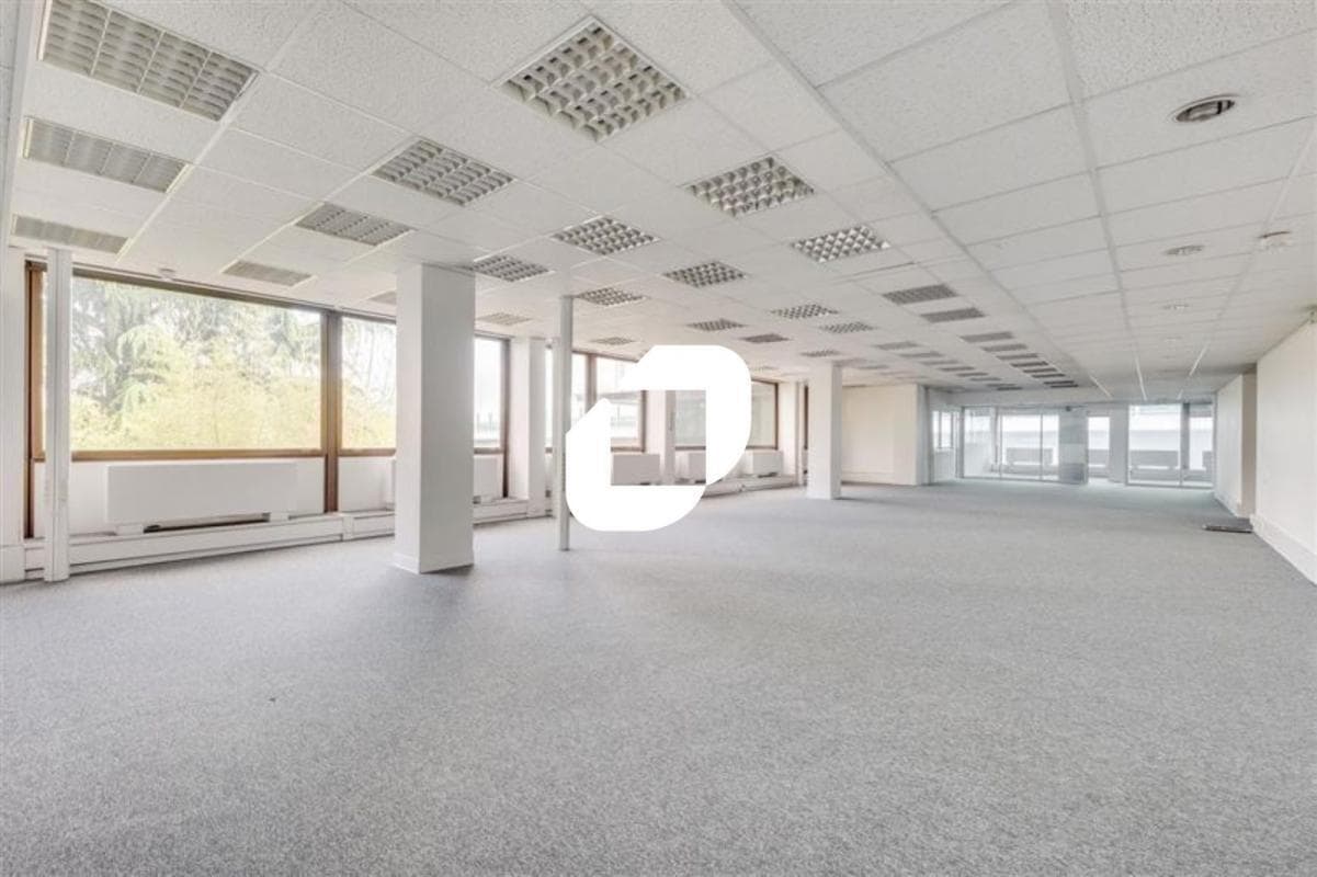 Office in Saint-Cloud to rent Interior Photo- Image 1 of 18