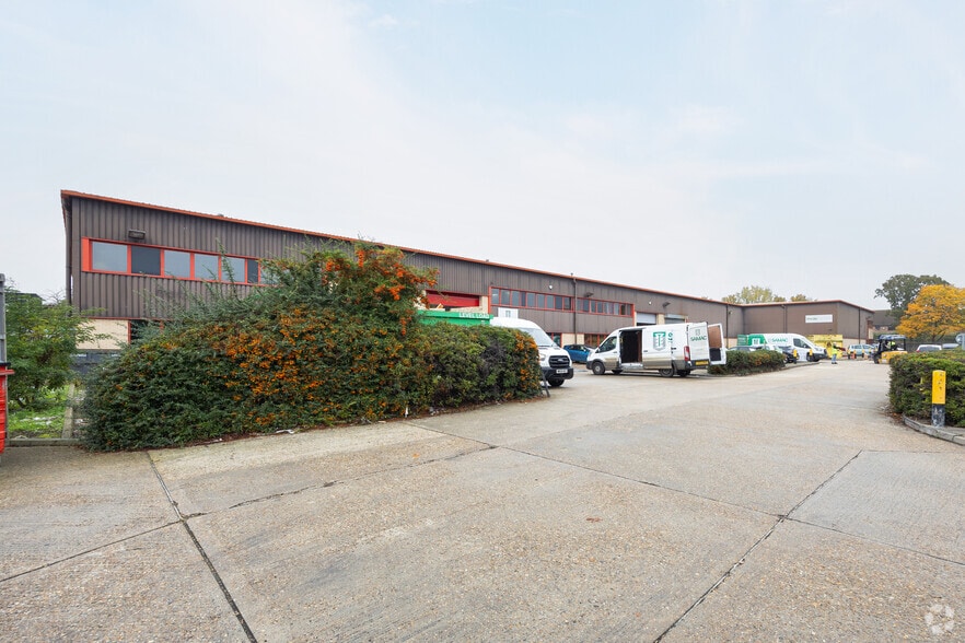 Fulmar Way, Wickford for sale - Primary Photo - Image 1 of 1