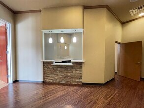 1400 Creek Way Dr, Sugar Land, TX to rent Interior Photo- Image 2 of 18