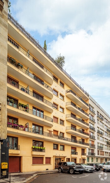 Build-to-Rent in Paris for sale - Building Photo - Image 2 of 2