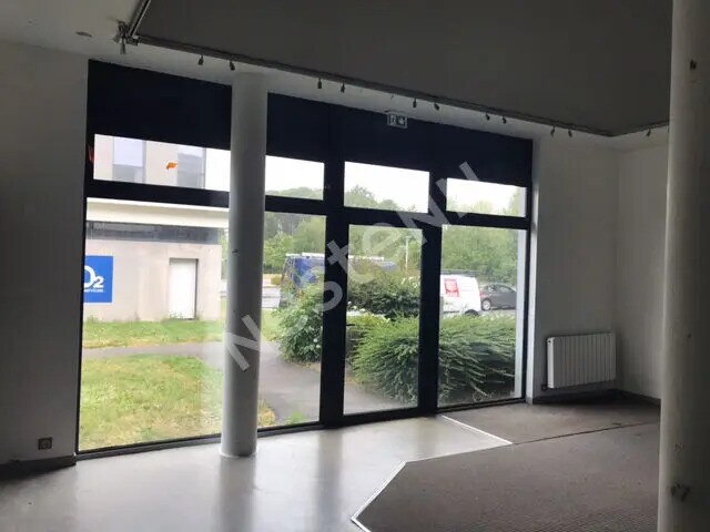 Retail in Vannes for sale - Building Photo - Image 3 of 4