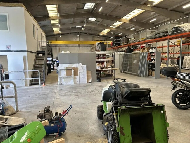 Location Entrepôt 1 160 m²