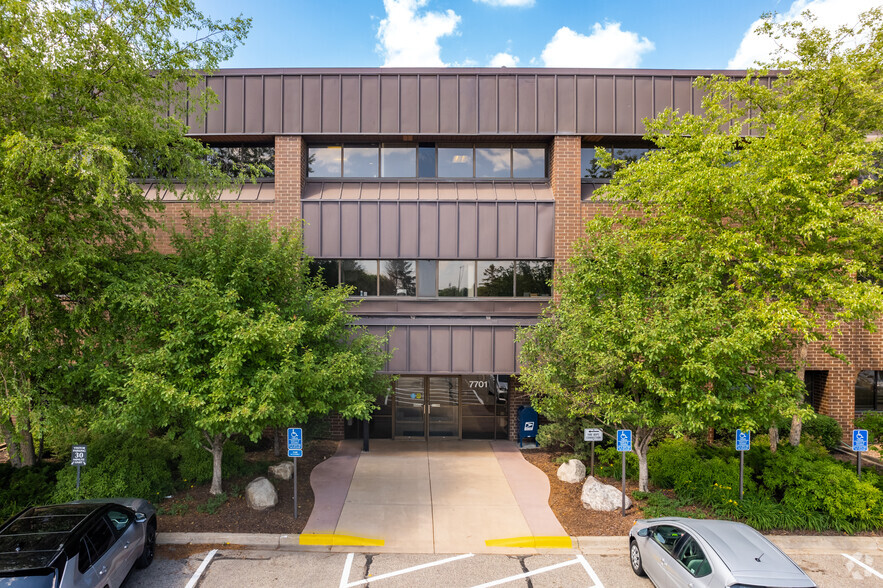 7701 York Ave S, Edina, MN for rent - Building Photo - Image 3 of 9