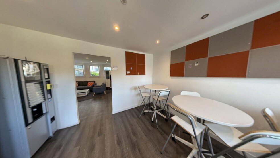 Office in Issy-les-Moulineaux to rent - Interior Photo - Image 2 of 14