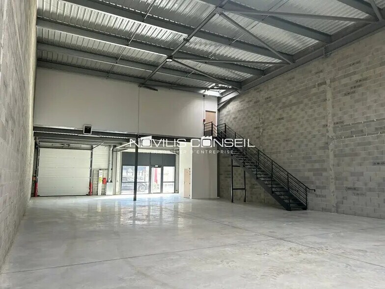 Light Industrial in Fenouillet to rent - Building Photo - Image 3 of 13