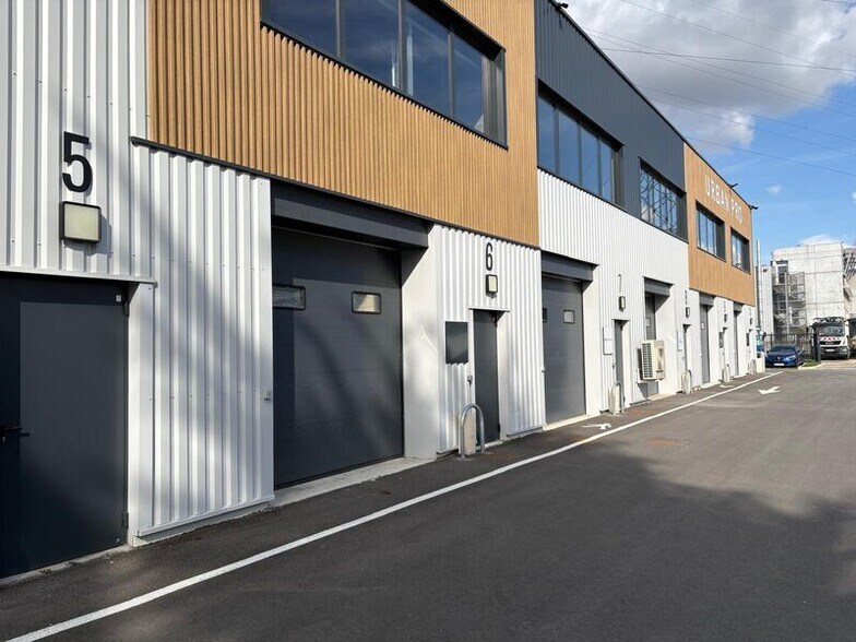 Light Industrial in Neuilly-Plaisance to rent - Building Photo - Image 1 of 14