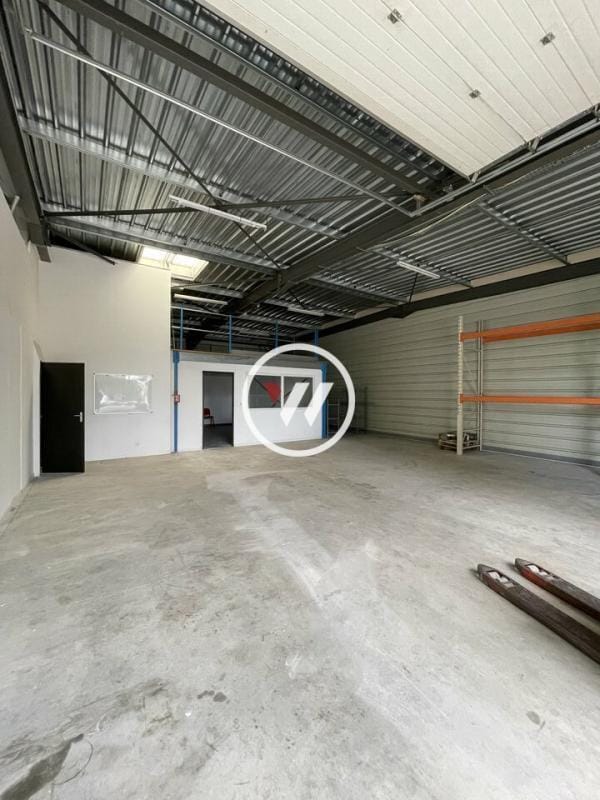 Light Industrial in Roquefort-la-Bédoule to rent Interior Photo- Image 1 of 10