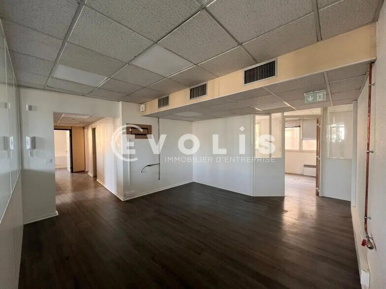 Office in Bordeaux to rent - Interior Photo - Image 2 of 8