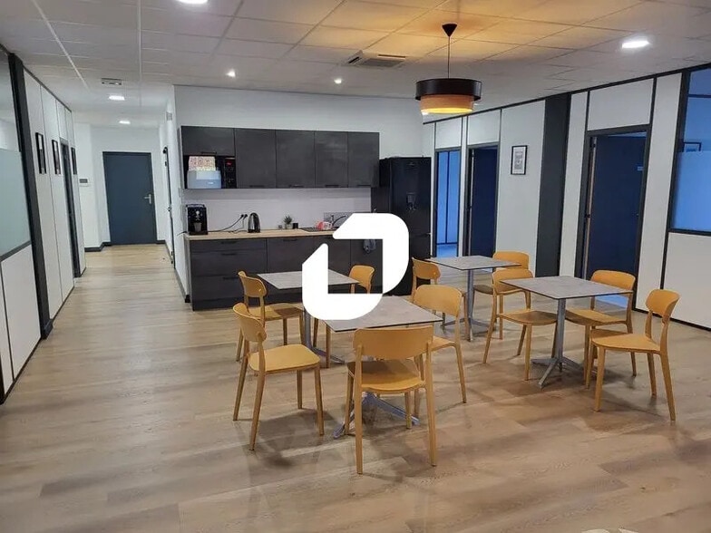 Office in Mérignac to rent - Building Photo - Image 3 of 13