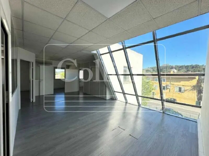 Office in Aubagne to rent Interior Photo- Image 1 of 8