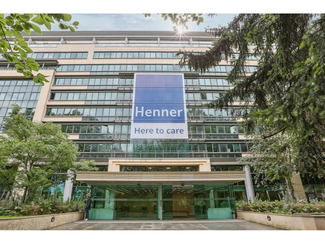 14 Boulevard Du Général Leclerc, Neuilly-sur-Seine to rent Building Photo- Image 1 of 17