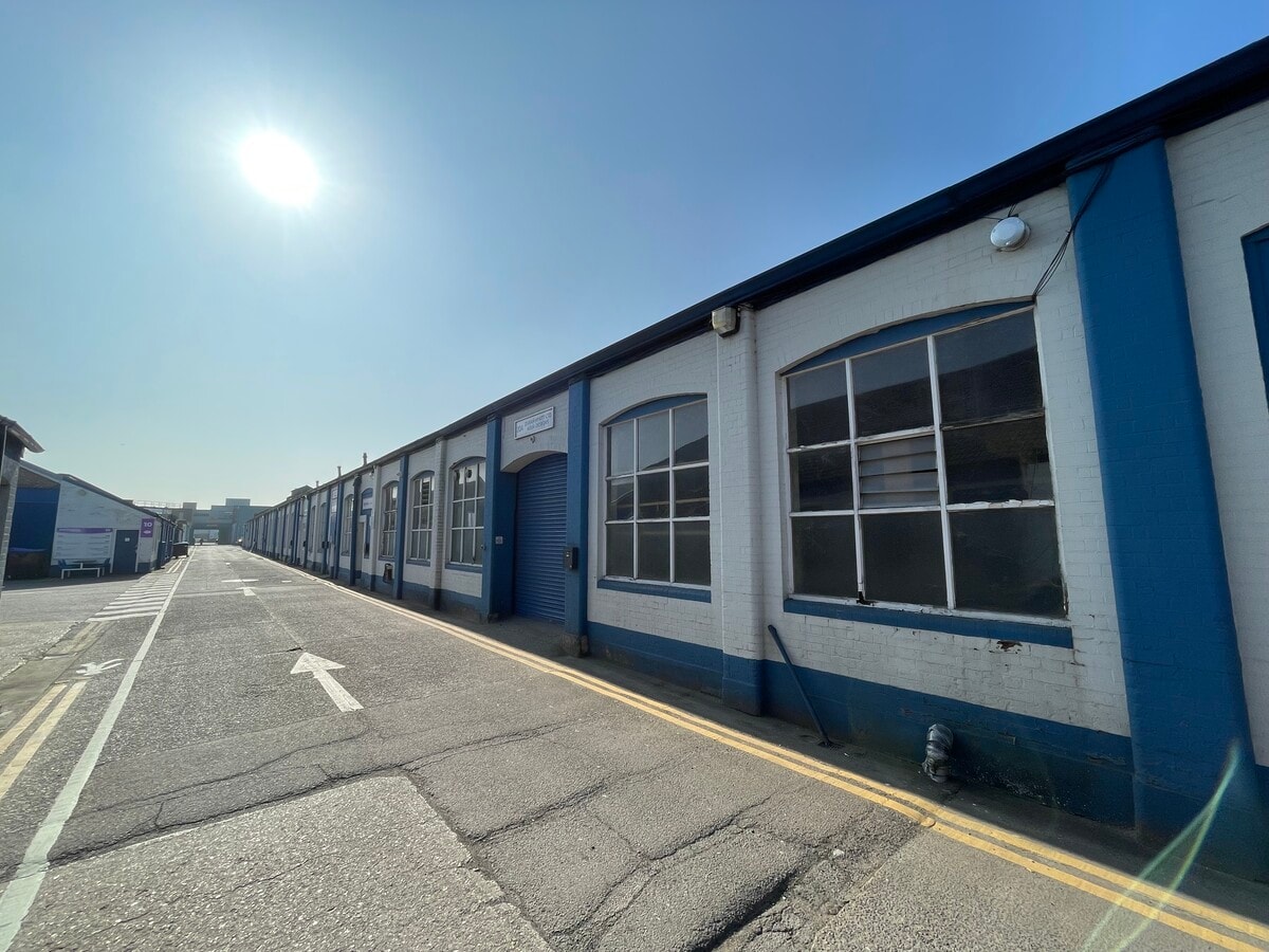 20 Leagrave Rd, Luton LU4 8HZ UK