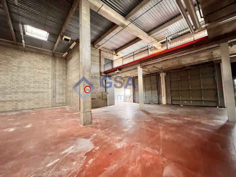 Light Industrial in Lisses to rent - Interior Photo - Image 3 of 7