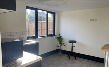 10 Dane Ln, Wilstead to rent Interior Photo- Image 2 of 2