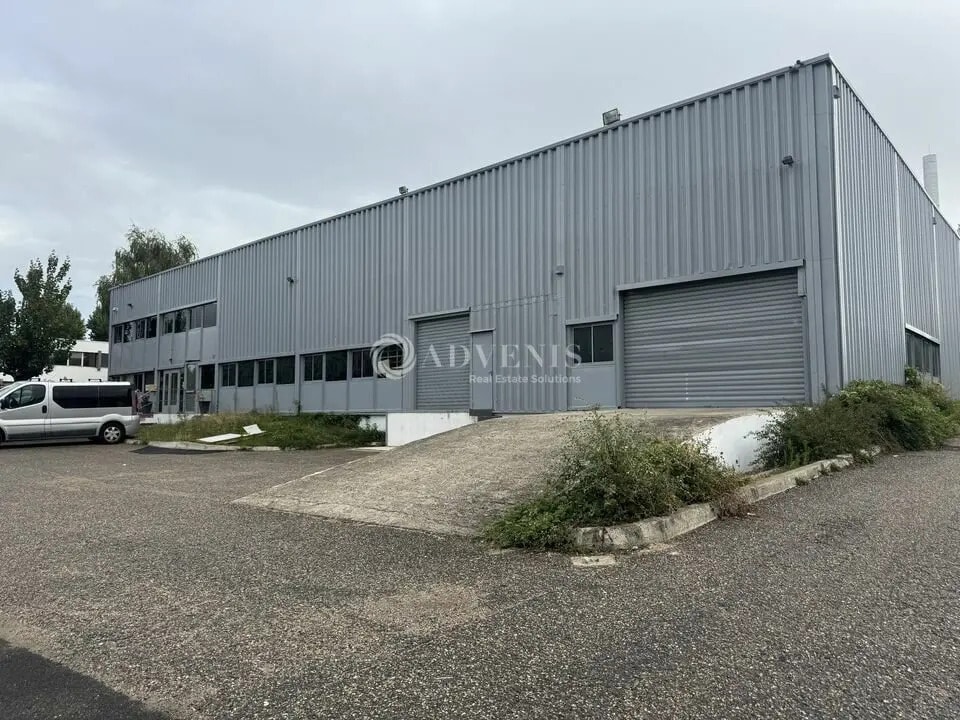 Location Local d'activités 2 366 m² - Photo 1