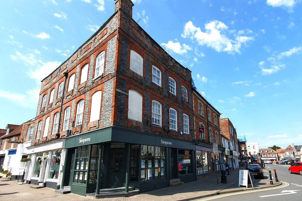 1-2 Market Pl, Wantage for sale Primary Photo- Image 1 of 1