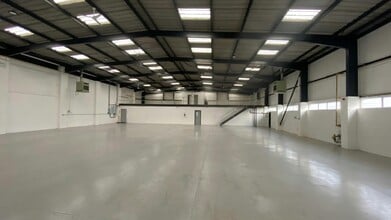 Units 11-14 Colliery Ln, Exhall to rent Interior Photo- Image 1 of 2